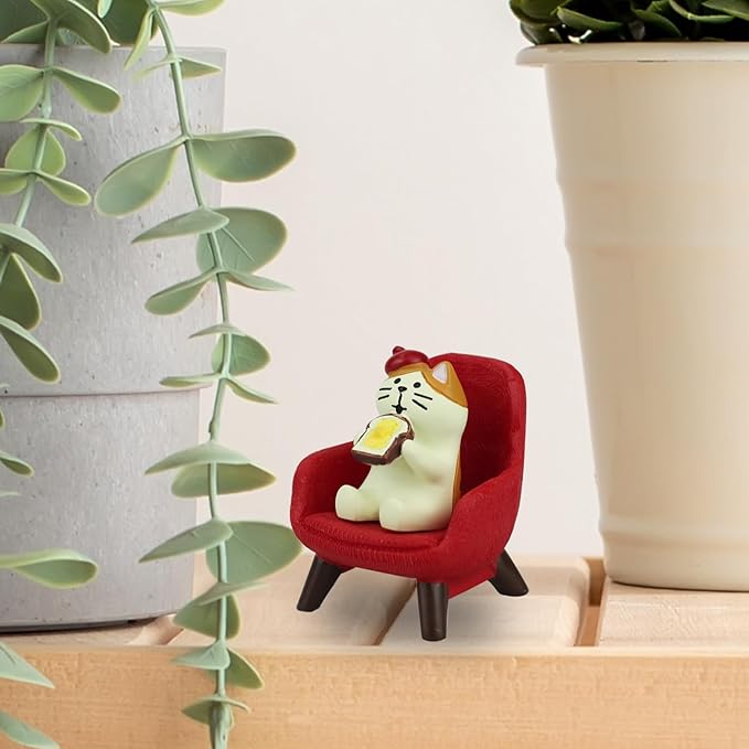 Cute Mini Cat Eating Toast Bread Figurine with Small Sofa Resin Figure for Office Home Decor for Cat Lovers (Red Sofa)