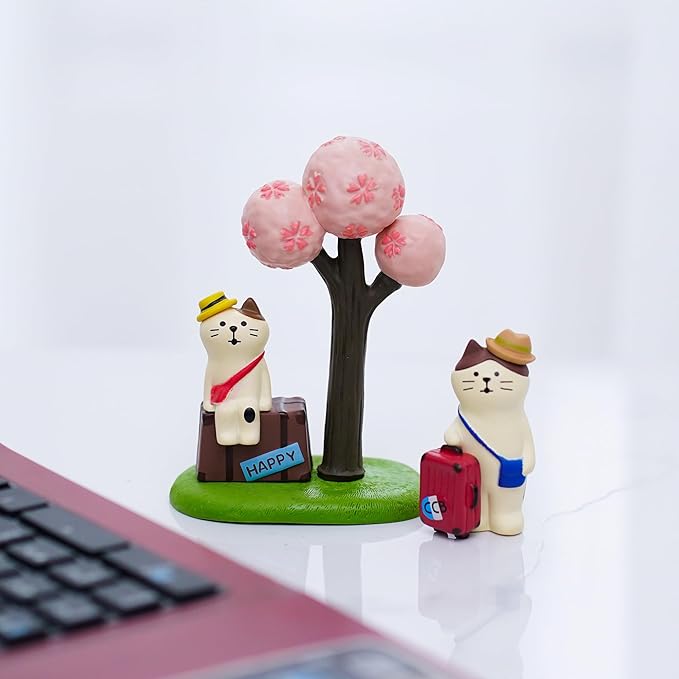 Miniature Cat Figurines Statue - Cute Cat Decor for Desk and Bedroom, Gifts for Cat Lovers Cute Home Office Desk Decor (Traveling Cat)