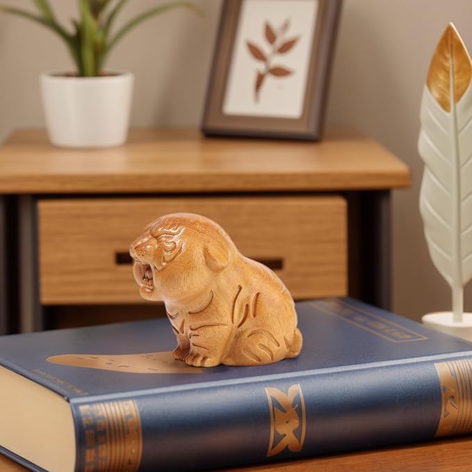 Tiger Wooden Figurine,Miniature Wood Gift Handmade Art Carved Small Animal Statue,Desk Decoration Lovely Gift Home Decor Table Living Room Bedroom Desktop Bookshelf Garden Decoration