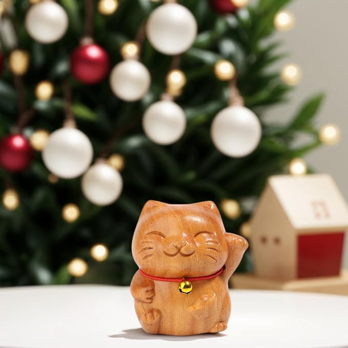 Wooden Maneki Neko Lucky Fortune Cat Figurines, Sculpture Lovely Gift Carved Cat Statue Handmade Wood Kitten Art Carving Work for Home Office Bedroom Living Room Desktop Bookshelf Garden Decoration