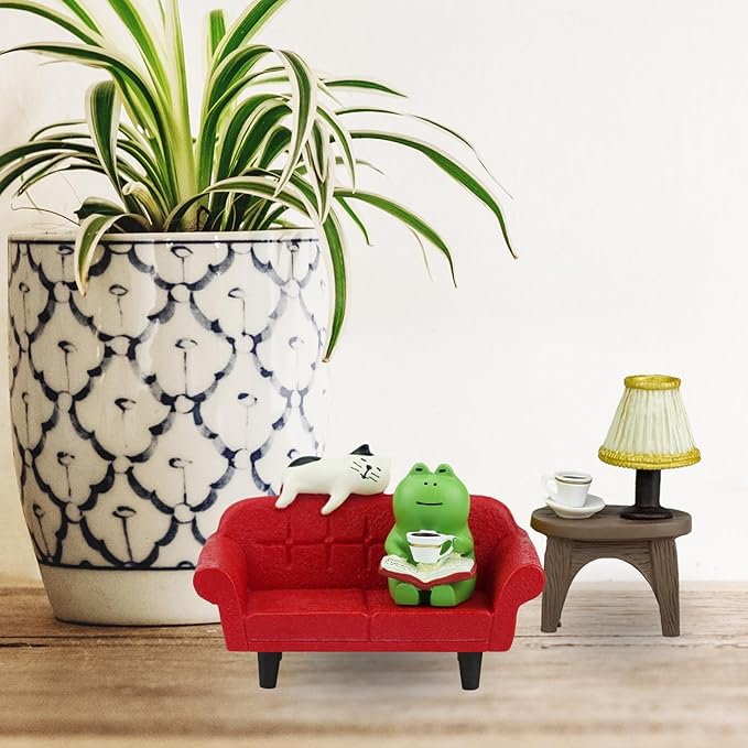 Cute Mini Frog Figurine with Small Sofa and Lamp Table Resin Frog Figure for Office Decor (Red Long Sofa)