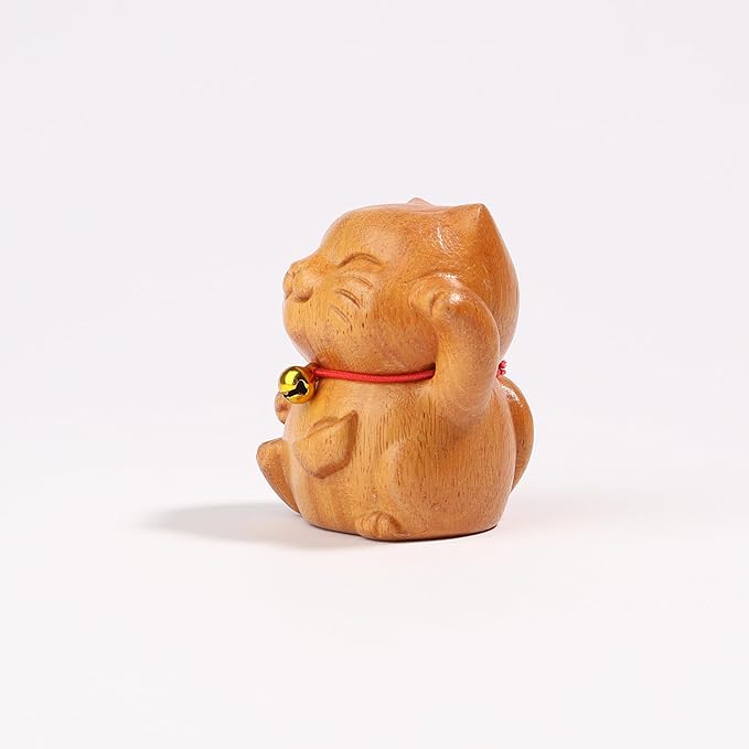 Wooden Maneki Neko Lucky Fortune Cat Figurines, Sculpture Lovely Gift Carved Cat Statue Handmade Wood Kitten Art Carving Work for Home Office Bedroom Living Room Desktop Bookshelf Garden Decoration