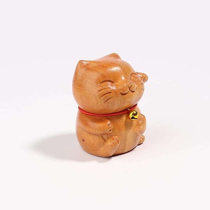 Wooden Maneki Neko Lucky Fortune Cat Figurines, Sculpture Lovely Gift Carved Cat Statue Handmade Wood Kitten Art Carving Work for Home Office Bedroom Living Room Desktop Bookshelf Garden Decoration