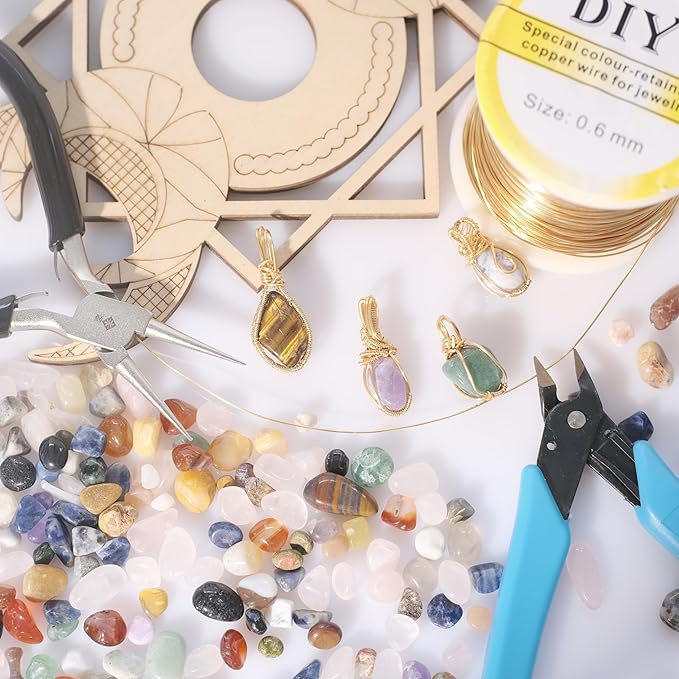 Mixed Crushed Crystal Chips Bulk 2lbs 2400+Pcs Assorted Tumbled Stone Chips Natural Polished Mixed Chakra Aquarium Gravel Rocks for Plants Terrarium Supplies Fish Tank Gravel Pebbles Vase Filler