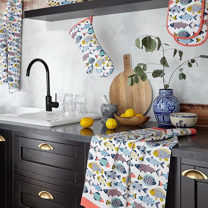Ulster Weavers Aquarium Tea Towel, 100% Cotton - with Cute Multicoloured Fish Animal Design - Kitchen and Cooking Gifts for Bakers & Chefs - Homeware & Kitchenware Range