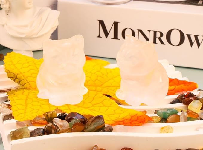 DUQGUHO Cat Decor Clear Quartz Cat Crystal Figurines Crystals Gifts for Cat Lovers Men Women Lucky Cute Cat Statue for Room Desk Decor 1PC