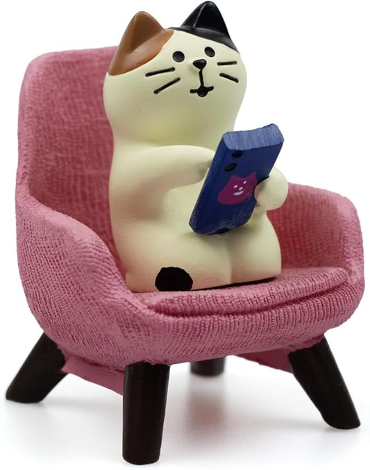 Cute Cat Playing Phone on Sofa Resin Figurine Desk Decor & Cat Lover Gift (Pink Sofa)