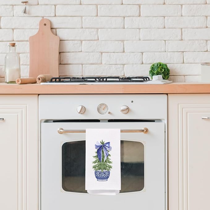 Chinoiserie Christmas Tree Hand Towels, Blue and White Porcelain - 16x24 Inch, Bathroom and Kitchen Decor