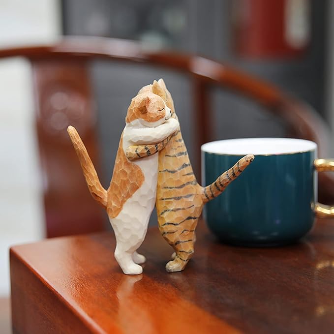 Resin Hugging Cat Statue with Wooden Grain, Embracing Cute Cat Figurine with Wooden Texture, Adorable Gifts of Love, for Cat Lovers, for Couple