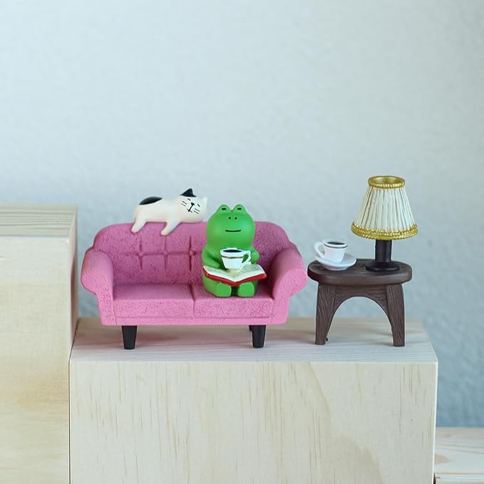 Cute Mini Frog Figurine with Small Sofa and Lamp Table Resin Figure for Office Home Decor for Frog Lovers (Pink Sofa)