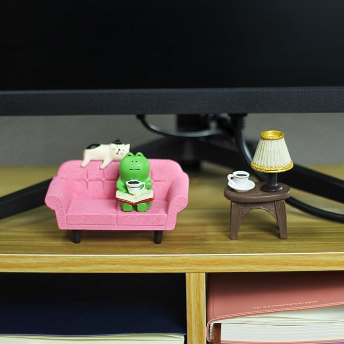 Cute Mini Frog Figurine with Small Sofa and Lamp Table Resin Figure for Office Home Decor for Frog Lovers (Pink Sofa)