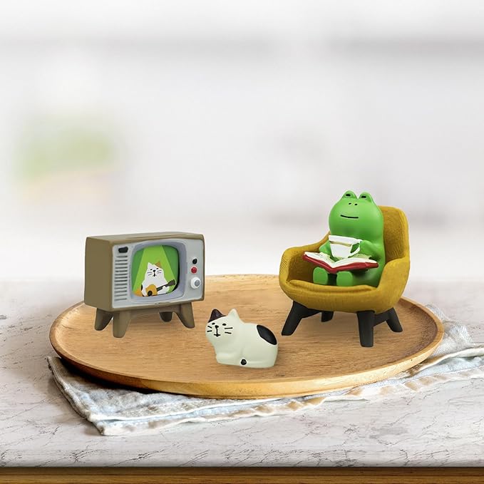 Cute Mini Frog and Cat Figurine with Small Sofa and TV Resin Figure for Office Home Decor Perfect Cute Frog Gift and Cat Gift