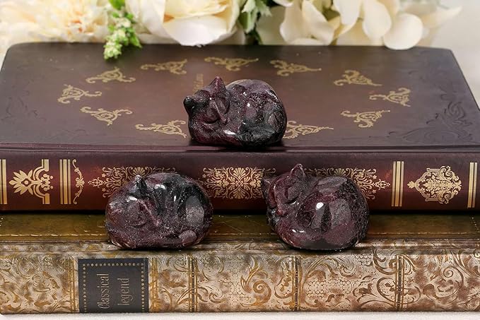 LAIDANLA Garnet Cat Healing Crystals Figurine Sleeping Cat Hand Carved Cute Statue Polished Stone Sculpture Reiki Office Room Bedroom Desk Home Decoration Gifts 1.6"