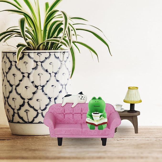 Cute Mini Frog Figurine with Small Sofa and Lamp Table Resin Figure for Office Home Decor for Frog Lovers (Pink Sofa)