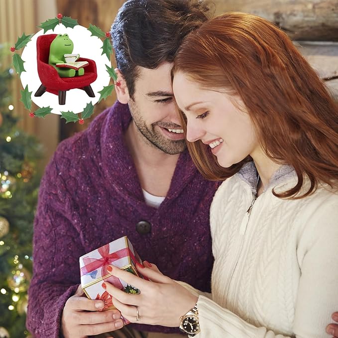 Miniature Frog Figurines - Funny Frog Sculpture for Shelf, Desk Decoration - Frog Desk Accessories - Perfect Cute Frog Gift for Frog Lovers (Red Sofa)