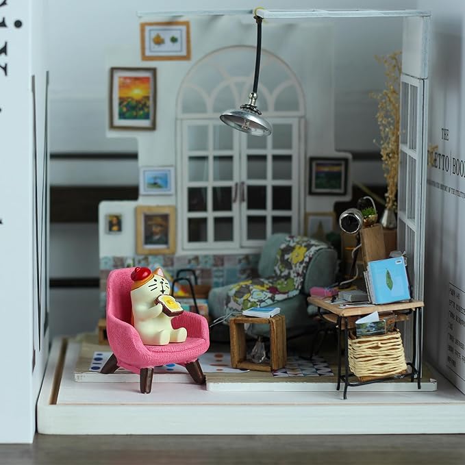 Cute Mini Cat Eating Toast Bread Figurine with Small Sofa Resin Figure for Office Home Decor for Cat Lovers (Pink Sofa)