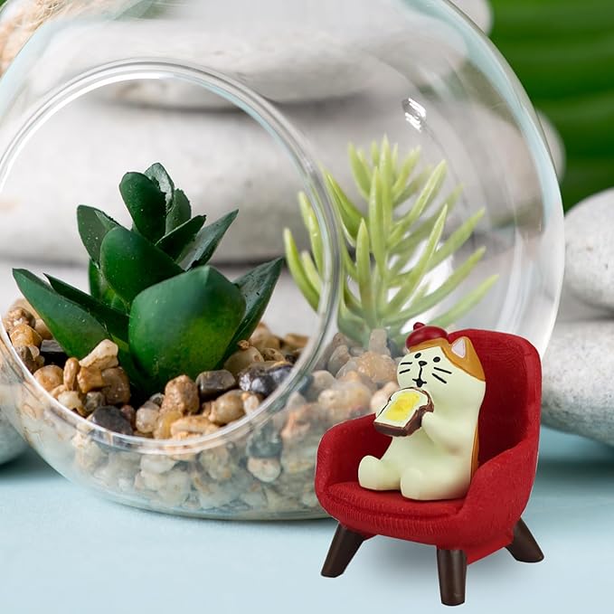 Cute Mini Cat Eating Toast Bread Figurine with Small Sofa Resin Figure for Office Home Decor for Cat Lovers (Red Sofa)