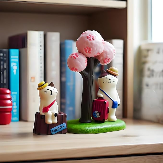 Miniature Cat Figurines Statue - Cute Cat Decor for Desk and Bedroom, Gifts for Cat Lovers Cute Home Office Desk Decor (Traveling Cat)