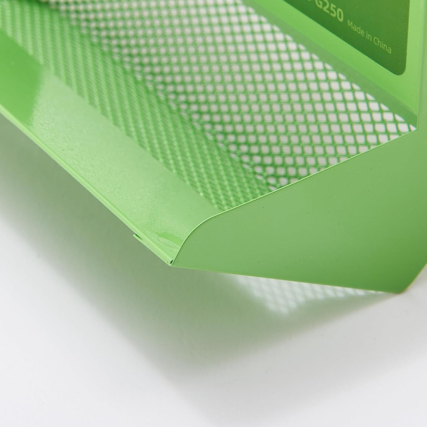 Metal Small Animal Feeder with Lid, Heavy Duty, Large Capacity Food Dispenser, Great for Rabbits, Guinea Pigs, Chinchillas and Other Small Animals (7.4 inch, Green)